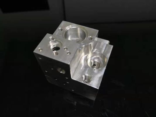 O equipamento/gerador fazendo à máquina da aptidão do protótipo do Cnc da elevada precisão parte