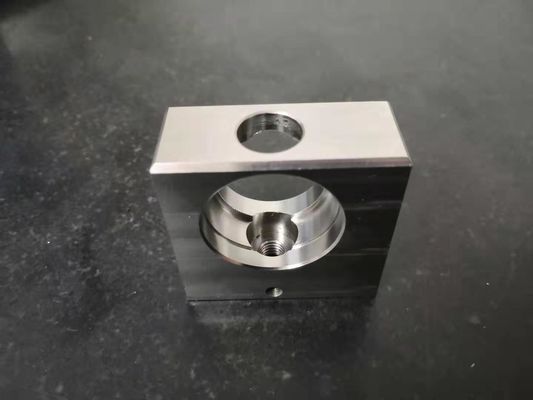 Linha central da maquinaria 4 do semicondutor que faz à máquina componentes de aço inoxidável feitos à máquina