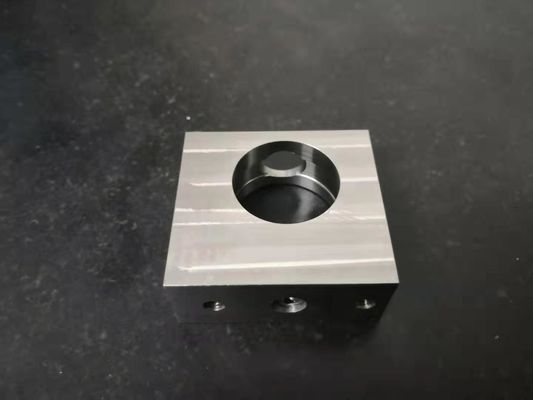Linha central da maquinaria 4 do semicondutor que faz à máquina componentes de aço inoxidável feitos à máquina