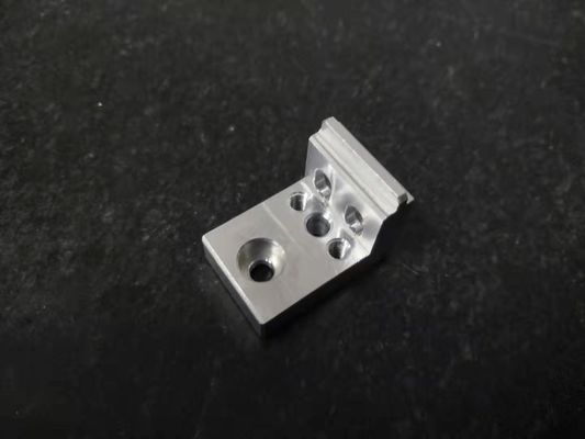 Linha de produção automática de trituração fazendo à máquina acessórios de 4 componentes do AL do Cnc da precisão da linha central
