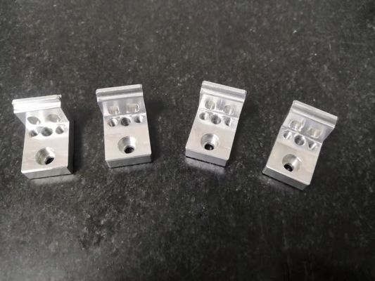 Linha de produção automática de trituração fazendo à máquina acessórios de 4 componentes do AL do Cnc da precisão da linha central