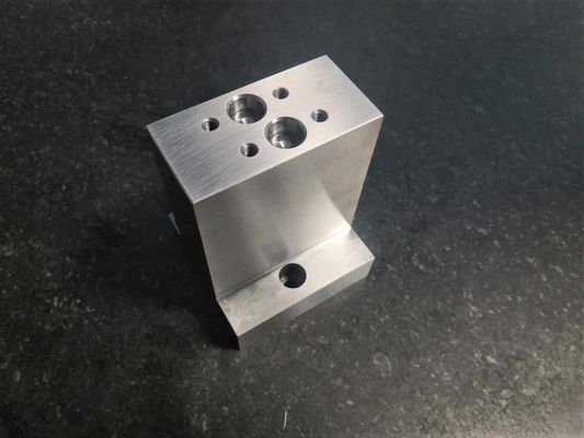 Peças mecânicas Ra0.4 HRC63 da precisão da concentricidade 0.02mm
